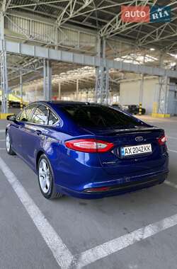 Седан Ford Fusion 2015 в 