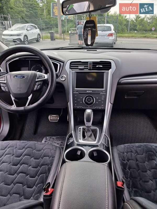 Седан Ford Fusion 2013 в Черновцах