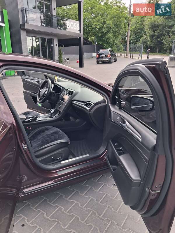 Седан Ford Fusion 2013 в Черновцах