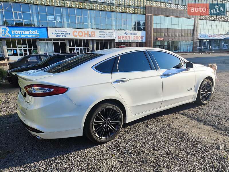 Седан Ford Fusion 2015 в Виннице