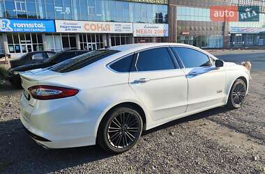 Седан Ford Fusion 2015 в 