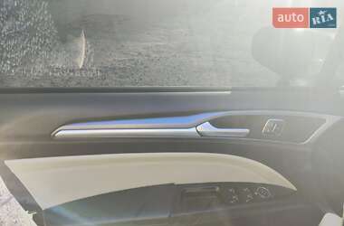 Седан Ford Fusion 2015 в 