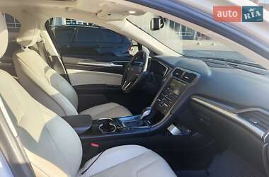 Седан Ford Fusion 2015 в 