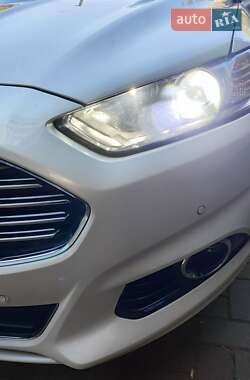 Седан Ford Fusion 2015 в 
