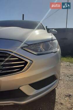 Седан Ford Fusion 2016 в 