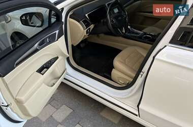 Седан Ford Fusion 2013 в 
