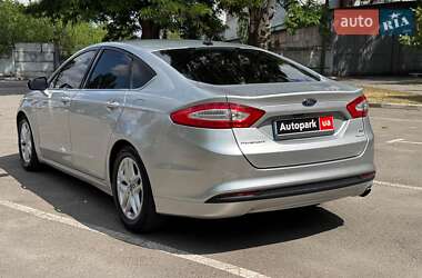 Седан Ford Fusion 2016 в 