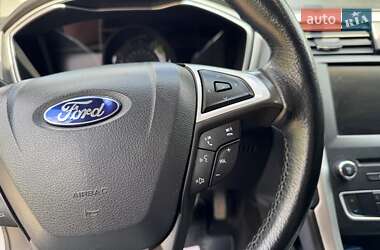 Седан Ford Fusion 2016 в 