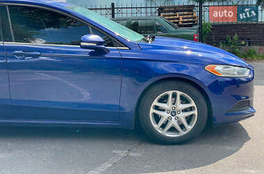 Седан Ford Fusion 2015 в 