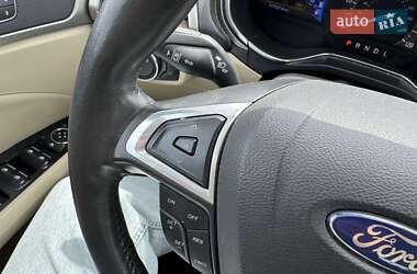 Седан Ford Fusion 2012 в 