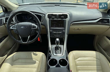 Седан Ford Fusion 2012 в 