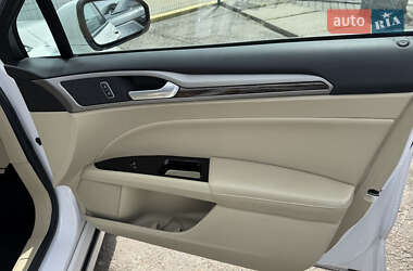 Седан Ford Fusion 2012 в 