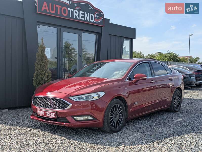 Седан Ford Fusion 2016 в 