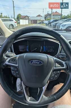 Седан Ford Fusion 2016 в 