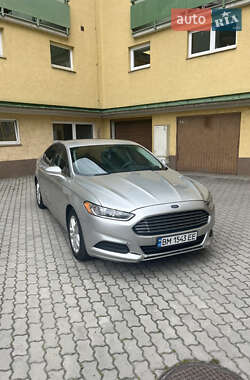 Седан Ford Fusion 2014 в Ужгороді