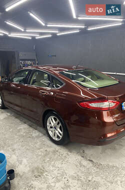 Седан Ford Fusion 2015 в 
