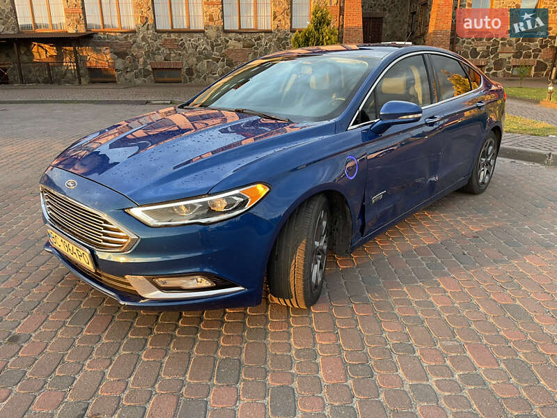 Седан Ford Fusion 2016 в 