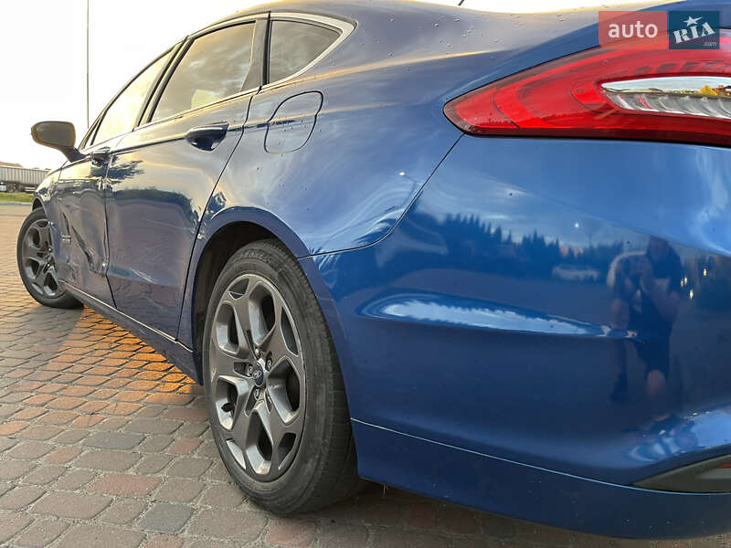 Седан Ford Fusion 2016 в Львове