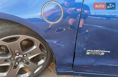 Седан Ford Fusion 2016 в 