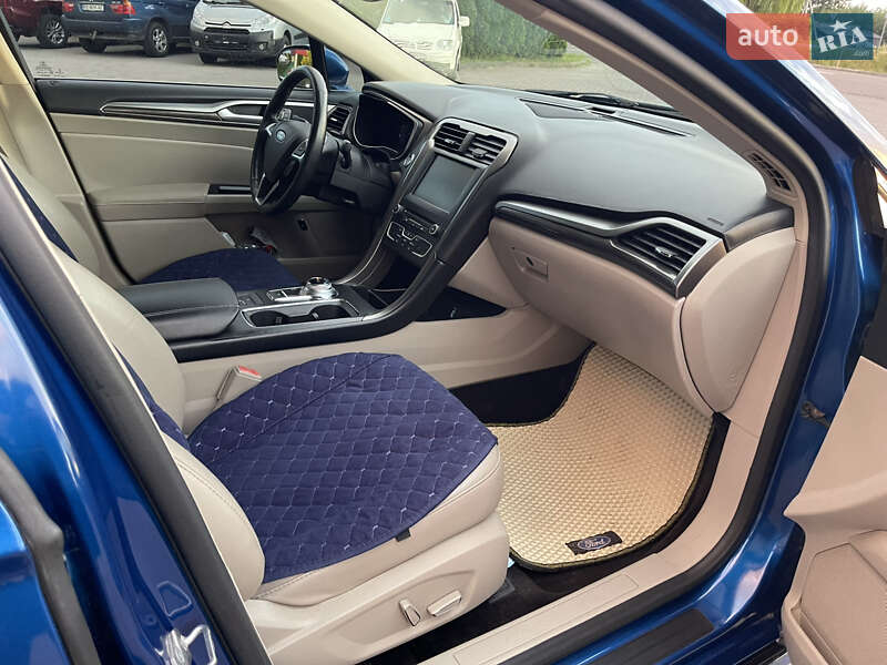Седан Ford Fusion 2016 в Львове