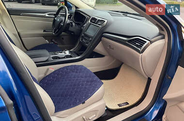 Седан Ford Fusion 2016 в 