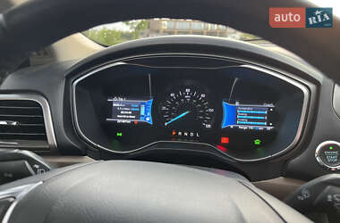 Седан Ford Fusion 2016 в 
