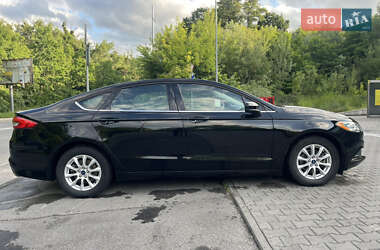 Седан Ford Fusion 2017 в 