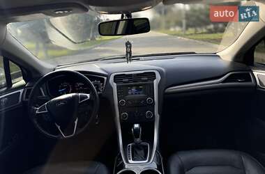 Седан Ford Fusion 2013 в 