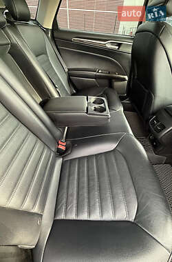 Седан Ford Fusion 2016 в 