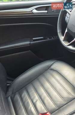 Седан Ford Fusion 2016 в 