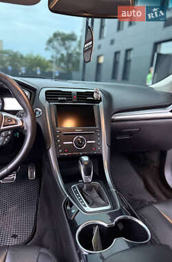 Седан Ford Fusion 2016 в 