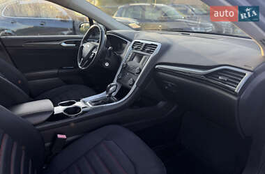 Седан Ford Fusion 2012 в 