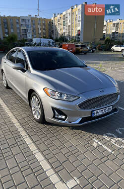 Седан Ford Fusion 2020 в 