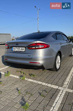 Седан Ford Fusion 2020 в 