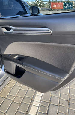 Седан Ford Fusion 2020 в 
