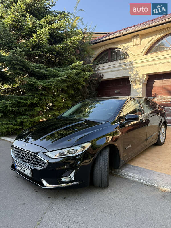 Седан Ford Fusion 2019 в 