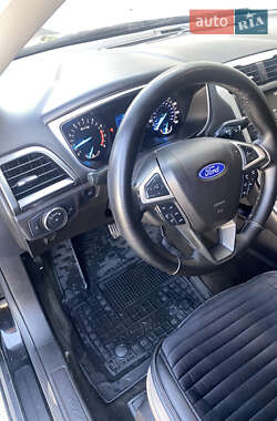 Седан Ford Fusion 2016 в 