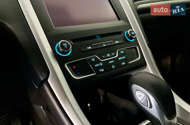 Седан Ford Fusion 2016 в 