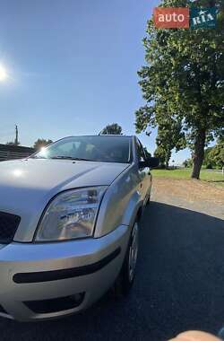 Хэтчбек Ford Fusion 2003 в 