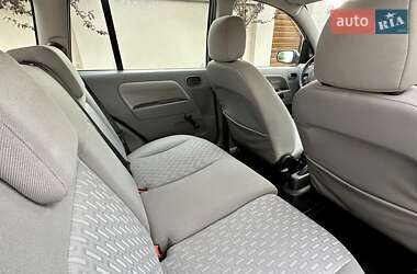 Хэтчбек Ford Fusion 2005 в 