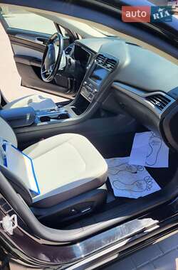 Седан Ford Fusion 2019 в 