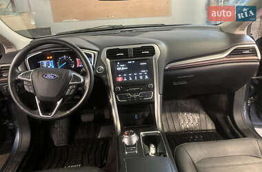 Седан Ford Fusion 2017 в 