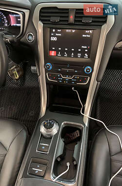 Седан Ford Fusion 2018 в 