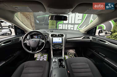 Седан Ford Fusion 2016 в 