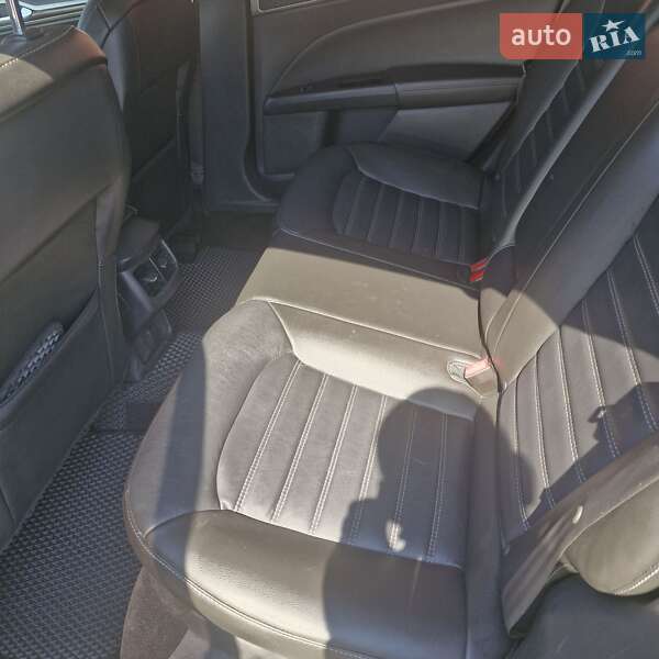 Седан Ford Fusion 2014 в Бахмаче
