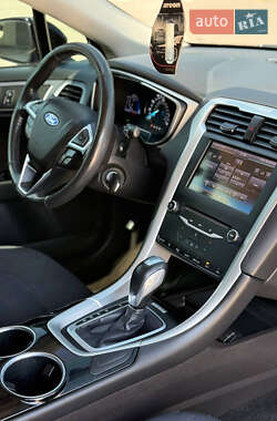 Седан Ford Fusion 2012 в 