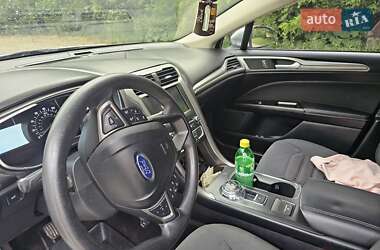 Седан Ford Fusion 2016 в 