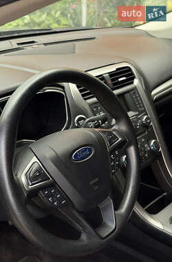 Седан Ford Fusion 2016 в 