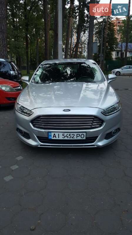 Седан Ford Fusion 2012 в 