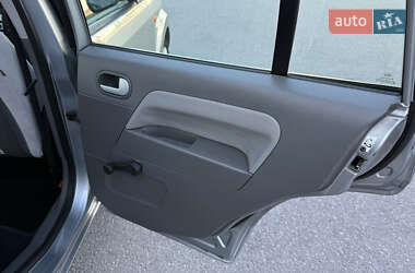 Хэтчбек Ford Fusion 2005 в 